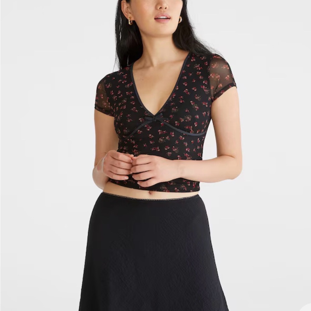 Aeropostale Black and Red Floral Crop Top